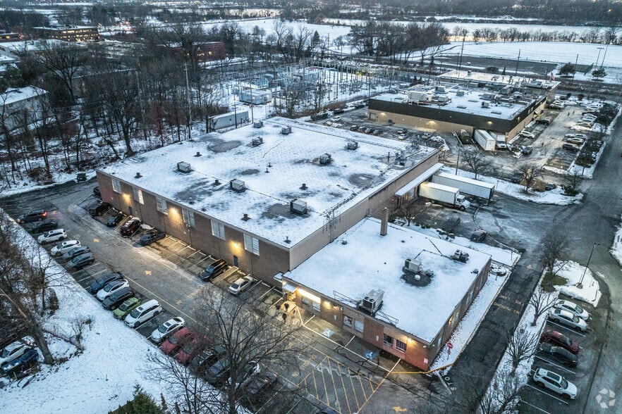 100 Leyland Dr, Leonia, NJ for lease - Building Photo - Image 3 of 8