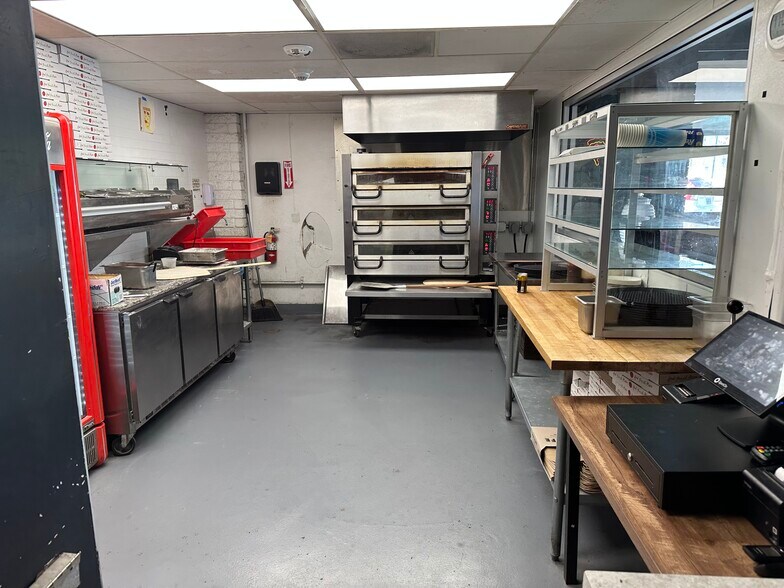 188 California Ave, Reno, NV à louer - Photo du bâtiment - Image 2 de 6