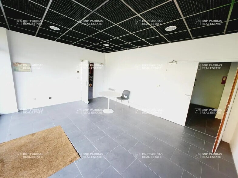 Flex dans Créteil à louer - Photo du bâtiment - Image 3 de 9