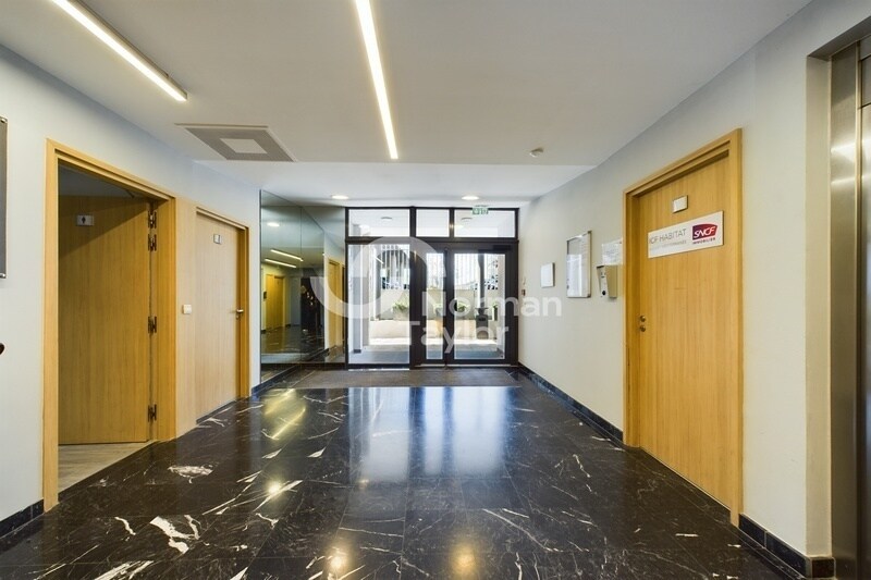 Office in Montpellier for lease - Lobby - Image 2 of 27