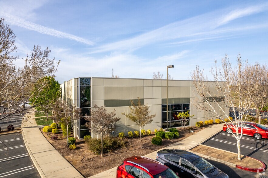 950 Reserve Dr, Roseville, CA à vendre - Photo du bâtiment - Image 2 de 2