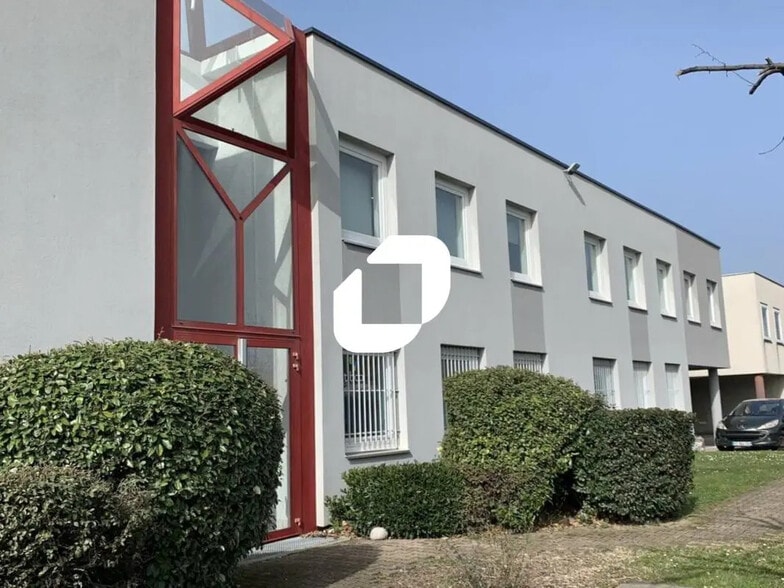 Office in Grenoble for lease - Building Photo - Image 2 of 10