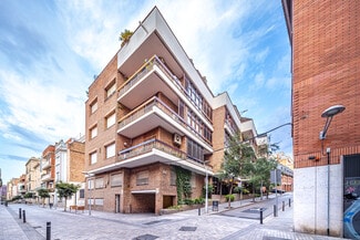Plus de détails pour Multi-résidentiel à vendre