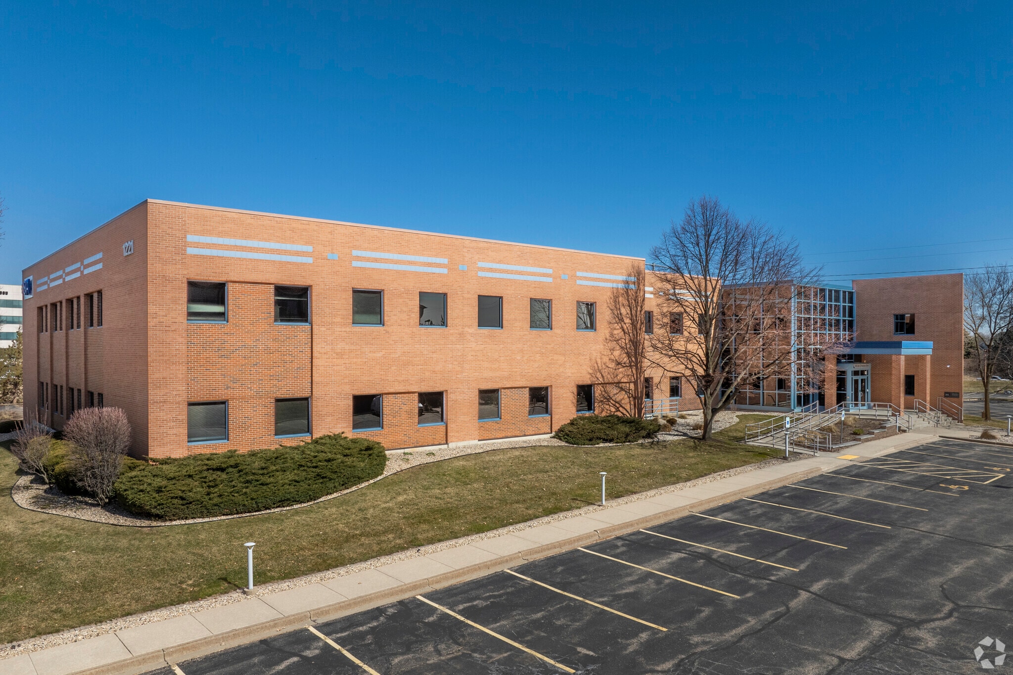 1221 John Q Hammons Dr, Madison, WI for lease Building Photo- Image 1 of 11