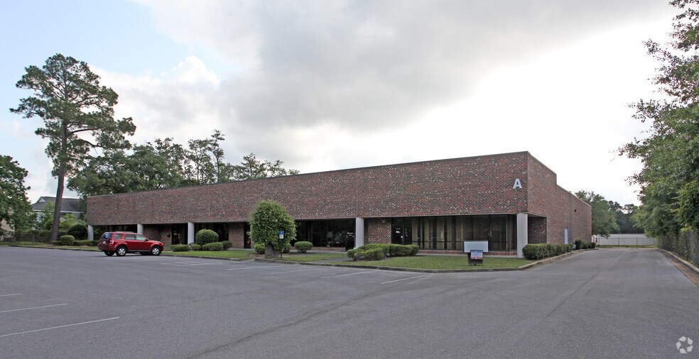 826 Creighton Rd, Pensacola, FL à louer - Photo du bâtiment - Image 1 de 10