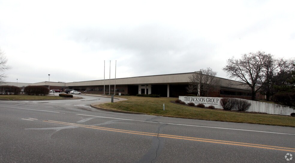 5804-5808 Churchman Byp, Indianapolis, IN à louer - Photo du bâtiment - Image 3 de 5