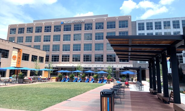 350 Veterans Way, Carmel, IN à louer Photo du bâtiment- Image 1 de 2