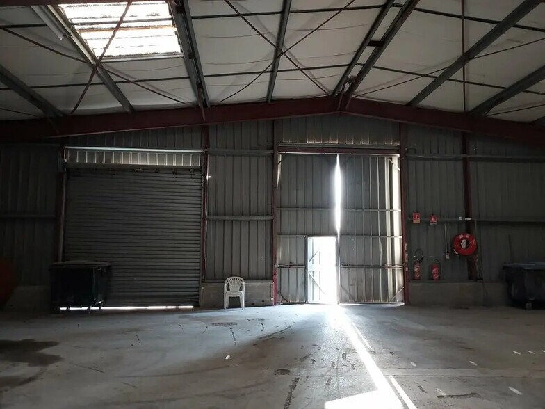 Industrial in Marignane for lease - Building Photo - Image 2 of 2