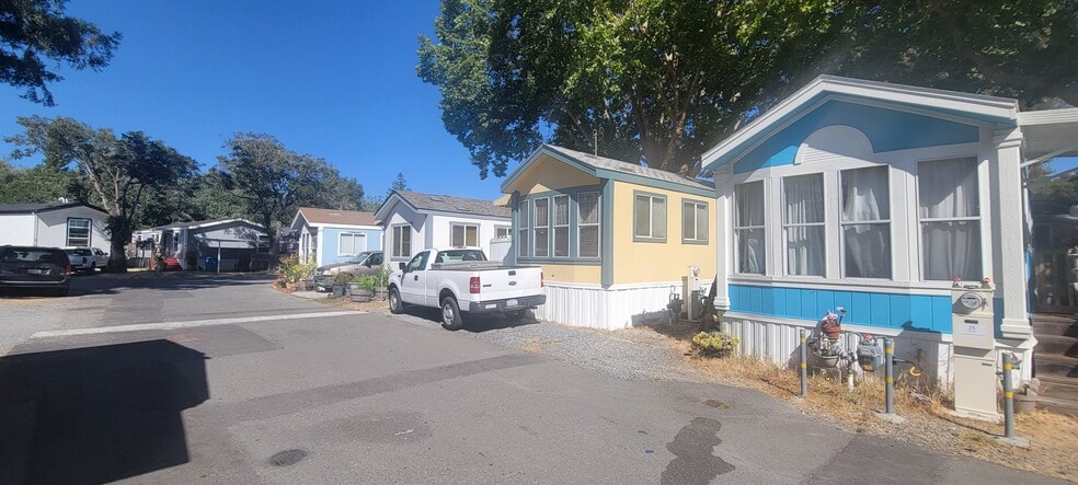 6070 Old Redwood Hwy, Penngrove, CA à vendre - Photo du bâtiment - Image 2 de 16