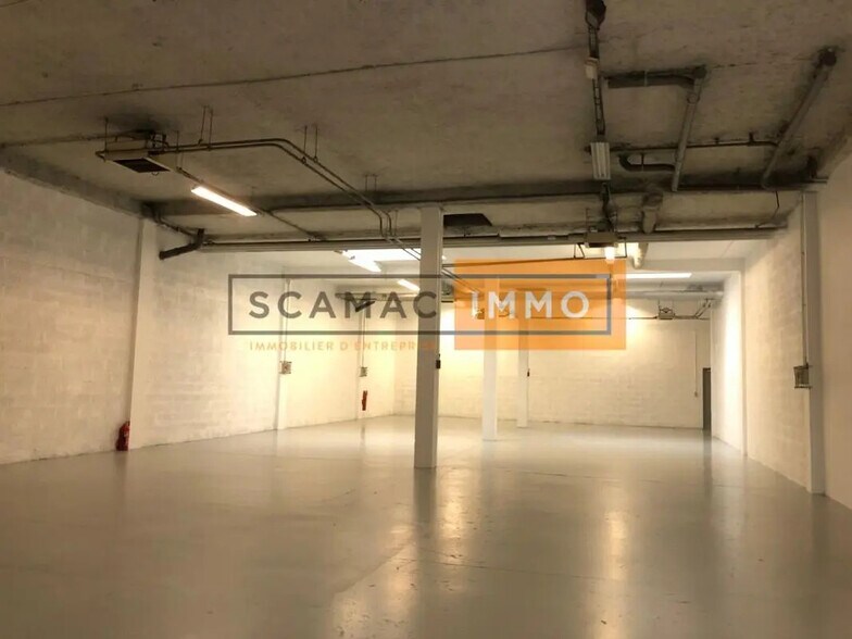 Industriel dans à louer - Photo du bâtiment - Image 3 de 4