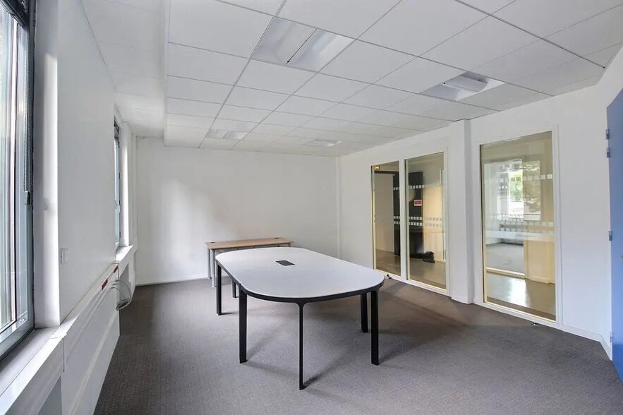 Office in Paris for lease - Interior Photo - Image 2 of 10