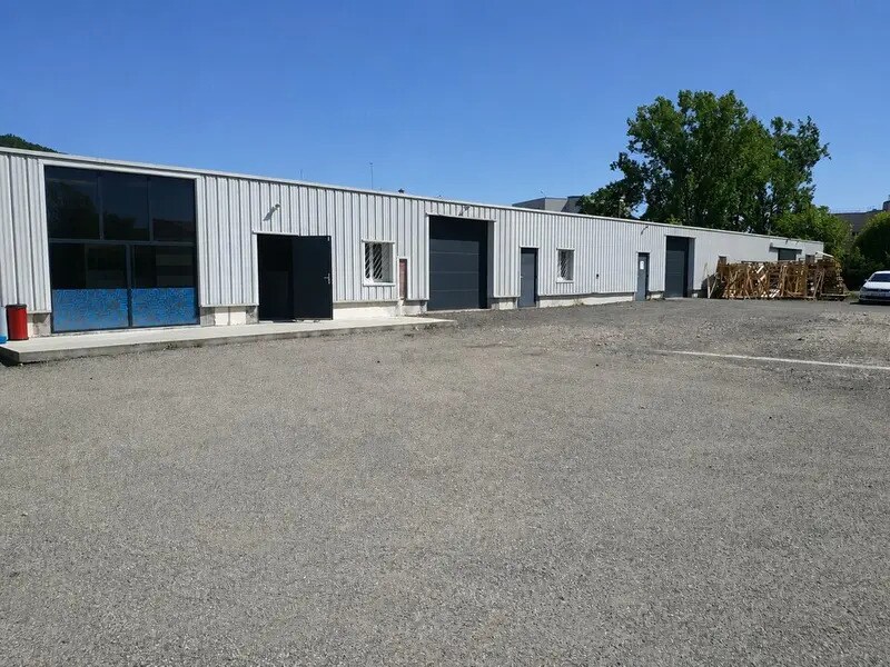 Flex in Bourgoin-Jallieu for sale Building Photo- Image 1 of 6