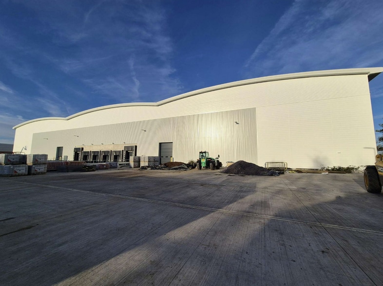 92 Tournament Fields, Warwick for lease - Building Photo - Image 2 of 5