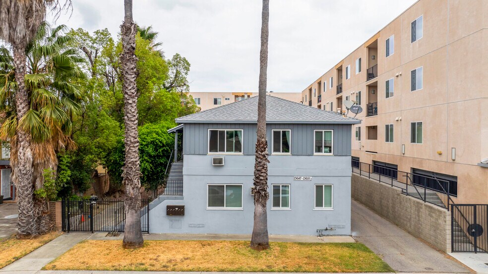 13647 Leadwell St, Van Nuys, CA à vendre - Photo du bâtiment - Image 2 de 14