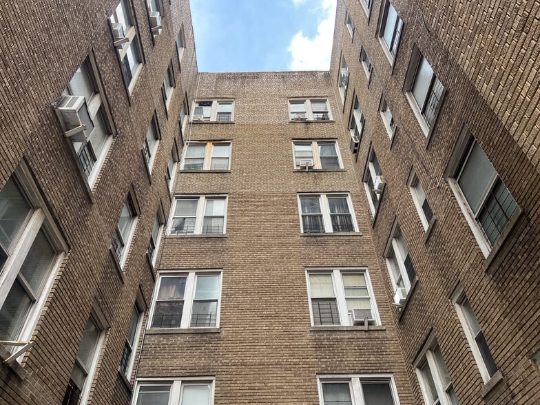 1 Audubon Ave, New York, NY à vendre - Photo du bâtiment - Image 3 de 8