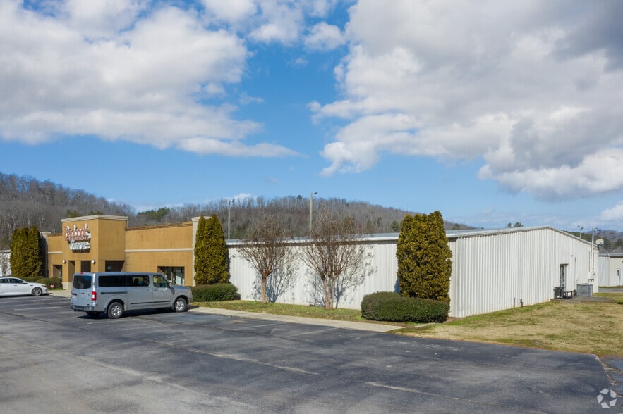 2000 Clowdus Dr, Oneonta, AL for sale - Building Photo - Image 3 of 17