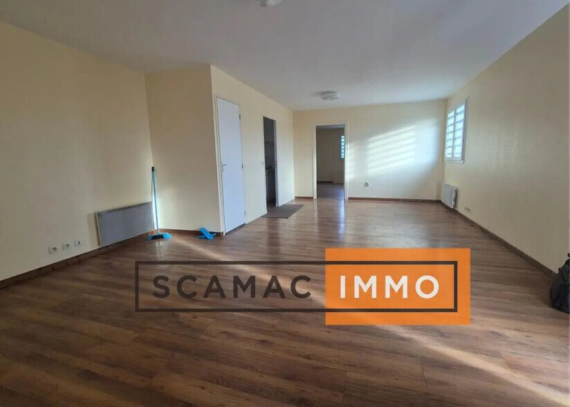 Industrial in Saint-Witz for lease - Interior Photo - Image 1 of 20