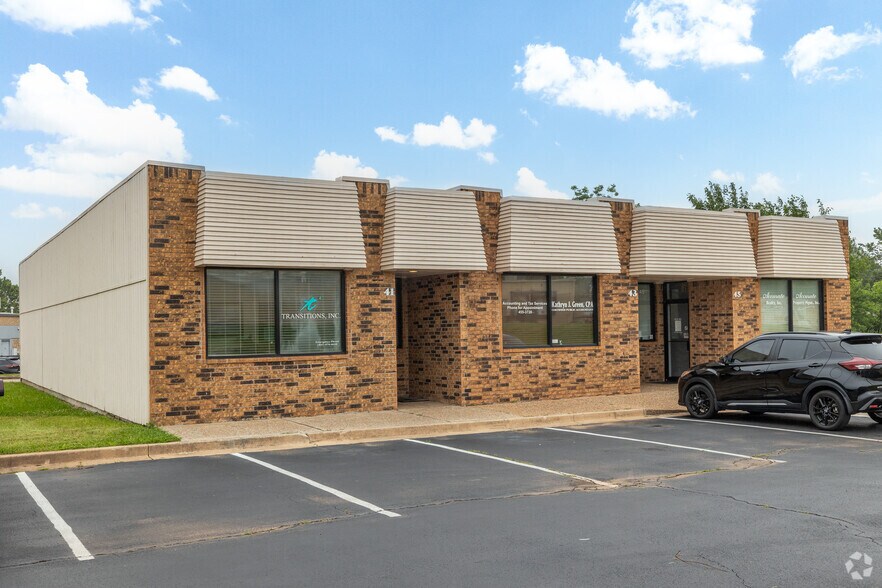 Suite 31 & 33 Portfolio portefeuille de 2 propriétés à vendre sur LoopNet.ca - Photo principale - Image 1 de 1