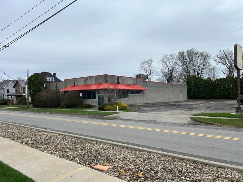 213 W Main St, Grove City, PA à vendre - Photo du bâtiment - Image 3 de 9