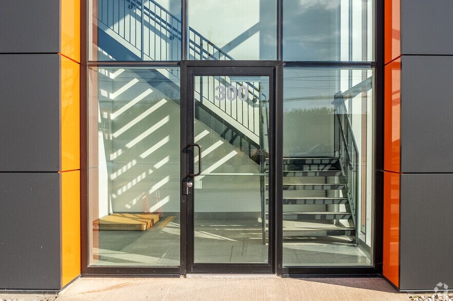 17660 Rue Charles, Mirabel, QC for lease - Building Photo - Image 3 of 6