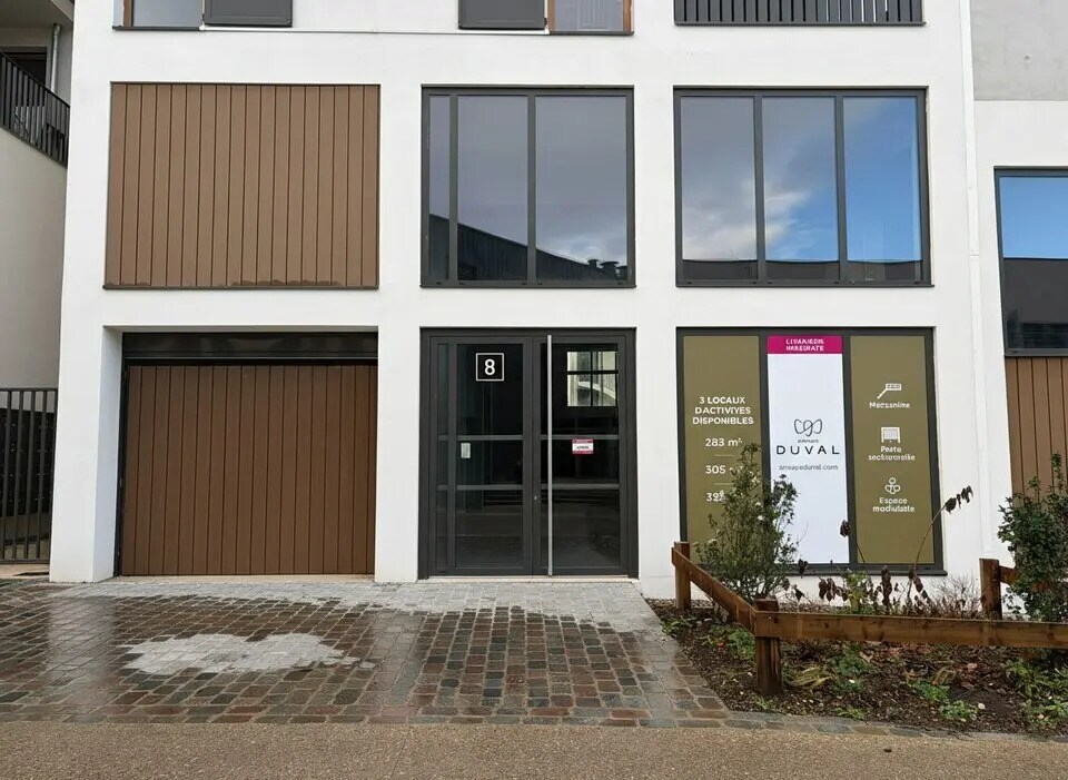 Flex in Lyon for lease Building Photo- Image 1 of 20