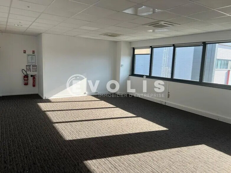 355 Avenue Henri Schneider, Meyzieu à louer - Photo intérieure - Image 2 de 6