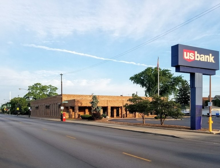 5850 W Belmont Ave, Chicago, IL for sale - Building Photo - Image 3 of 8