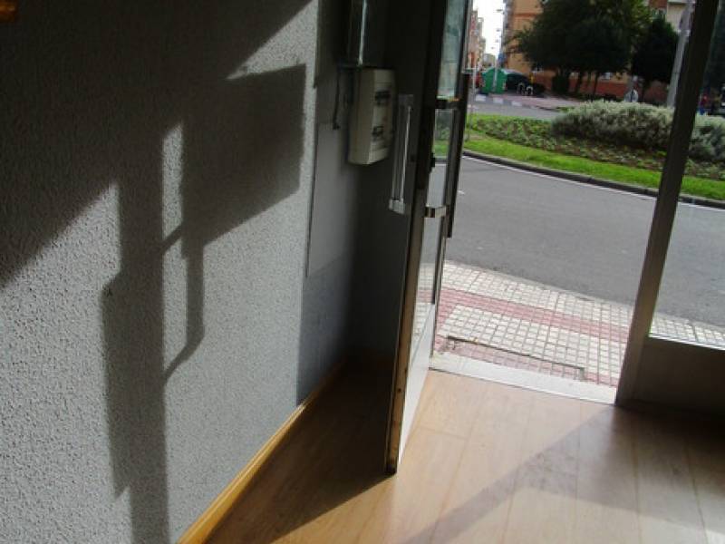 Commerce de détail dans Salamanca à louer Hall d’entrée- Image 1 de 6