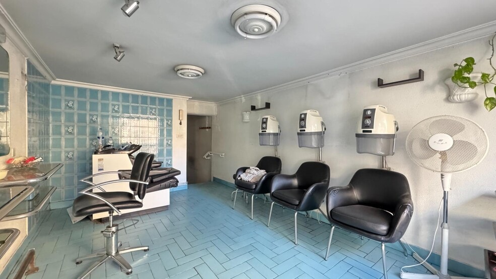 Retail in Vigo, Pontevedra for sale - Interior Photo - Image 1 of 6