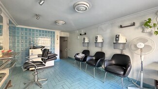 Plus de détails pour Commerce de détail à vendre