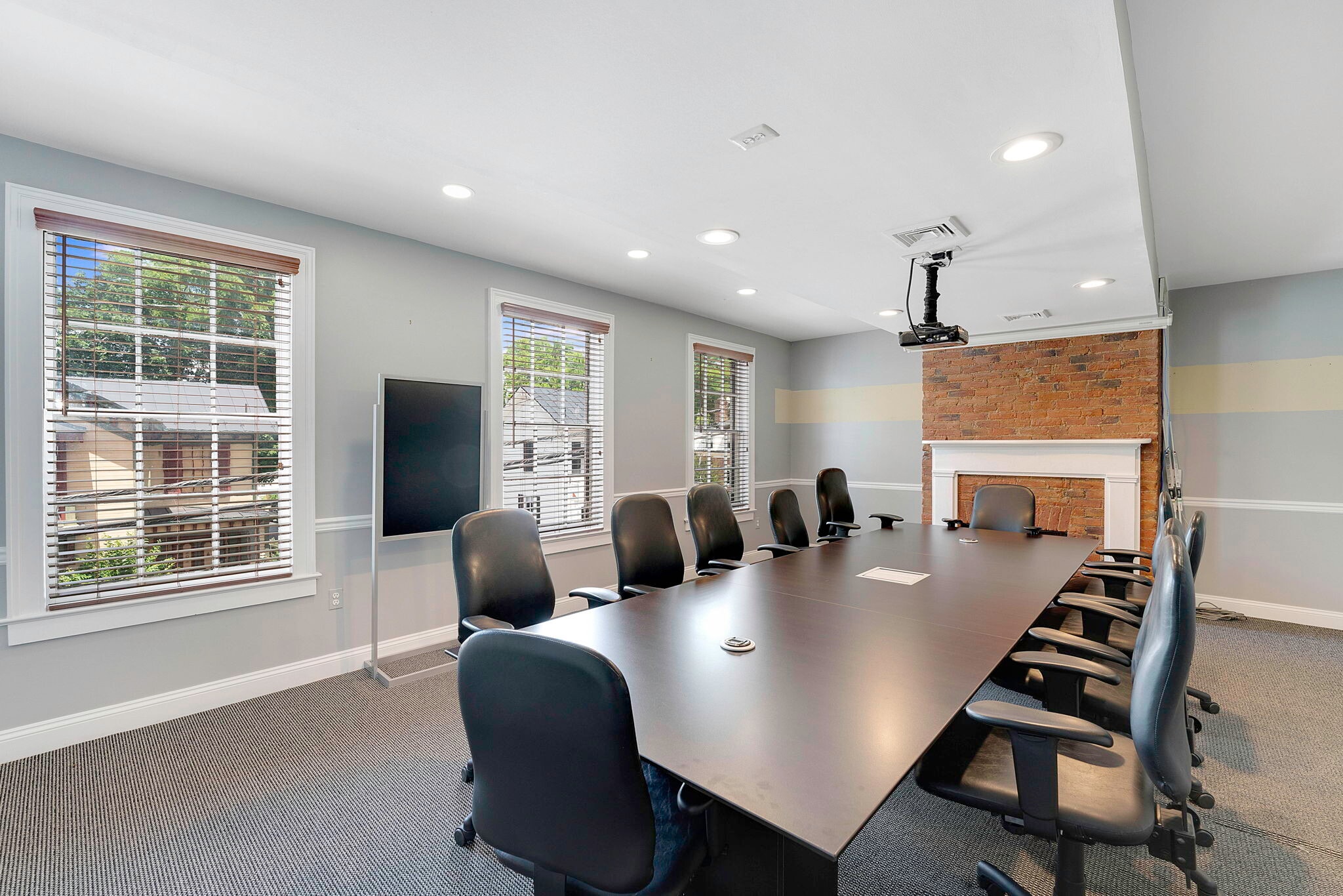 201-203 Loudoun St SW, Leesburg, VA for lease Interior Photo- Image 1 of 3