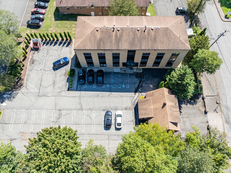 2 buildings for sale portefeuille de 2 propriétés à vendre sur LoopNet.ca - Photo du bâtiment - Image 2 de 24