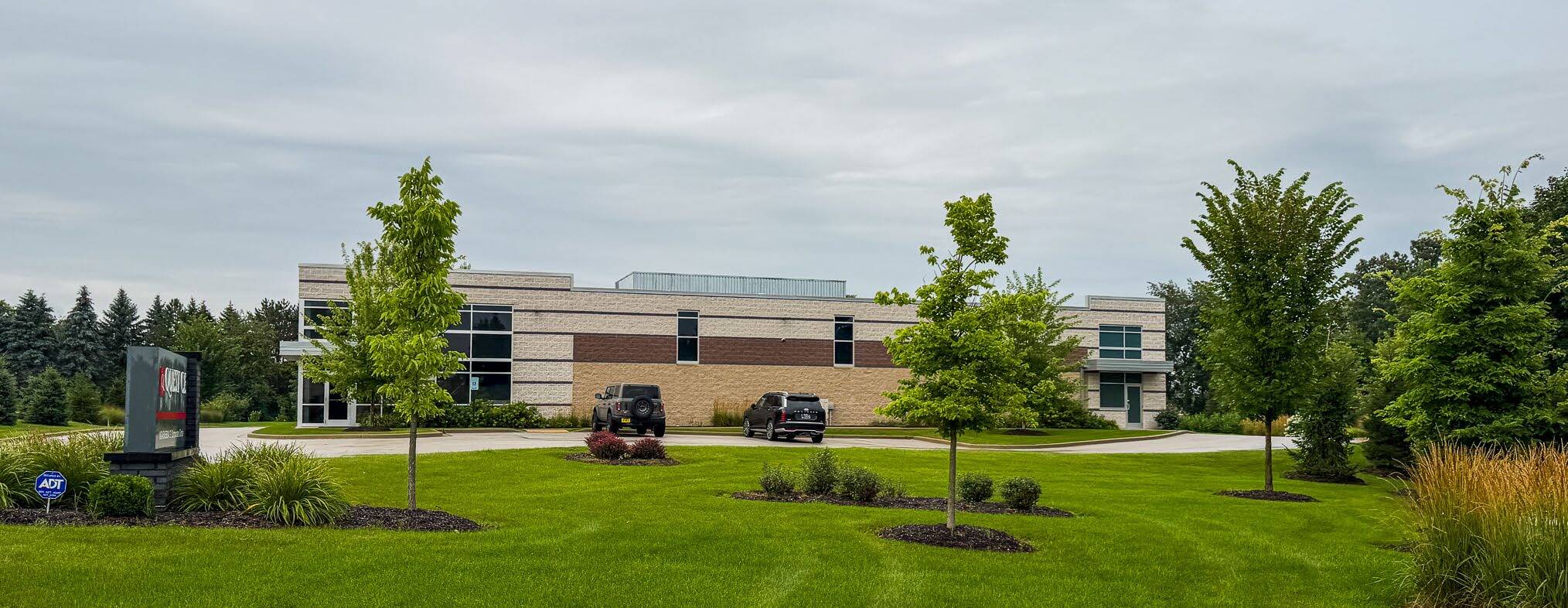 W245N5604 S Corporate Cir, Sussex, WI for sale Primary Photo- Image 1 of 9
