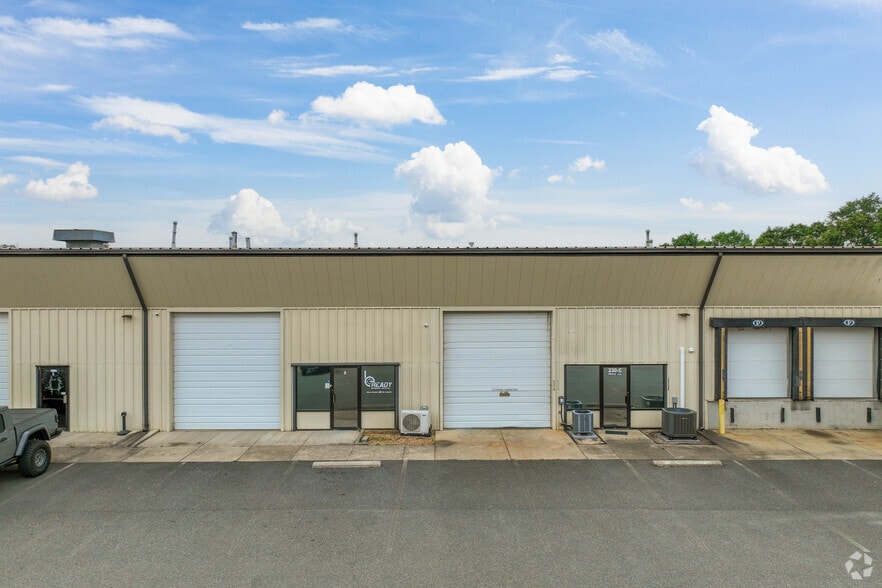 230 Industrial Dr, Fredericksburg, VA for sale - Primary Photo - Image 1 of 4