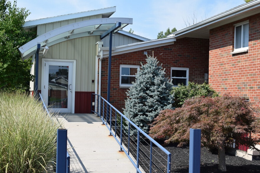 40 Wildbriar Rd, Rochester, NY à louer - Photo du bâtiment - Image 3 de 14