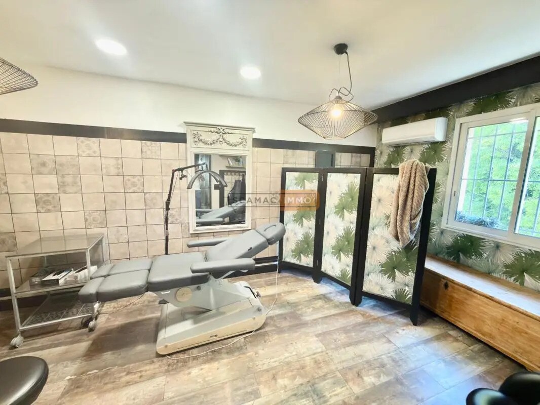 Retail in Draguignan for lease Interior Photo- Image 1 of 6