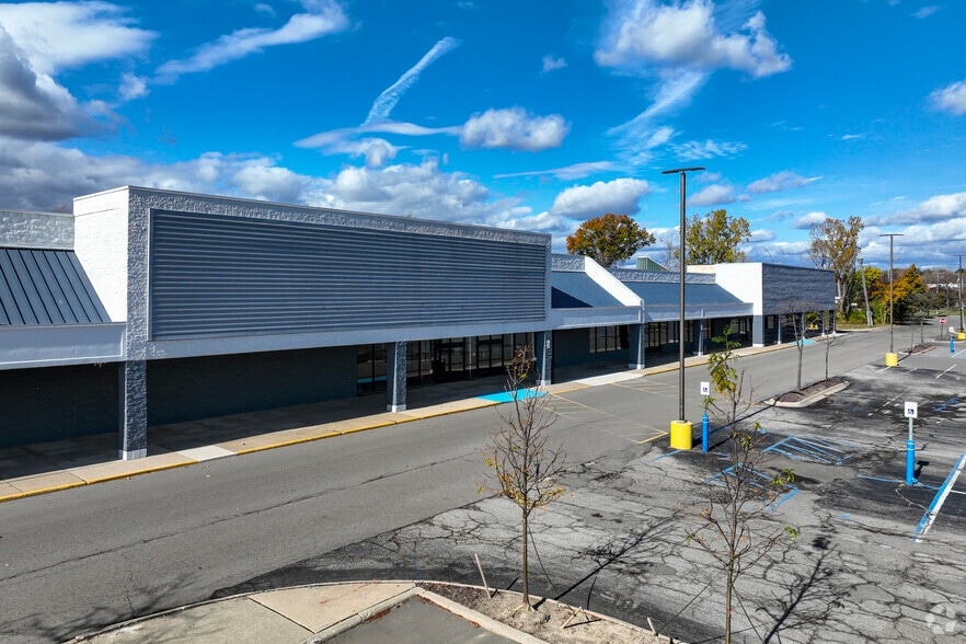 22263 Eureka Rd, Taylor, MI for sale - Building Photo - Image 3 of 5