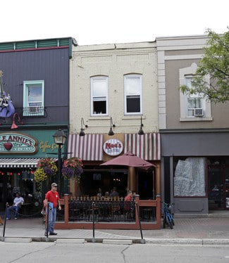 Plus de détails pour 99 Mississaga St E, Orillia, ON - Commerce de détail à vendre