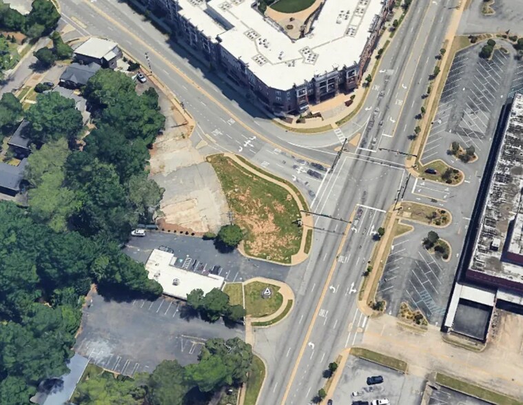 13 Wade Hampton Blvd, Greenville, SC à louer - Photo du bâtiment - Image 3 de 9