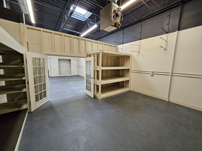 541 N Wolf Rd, Wheeling, IL à louer - Photo du bâtiment - Image 3 de 12