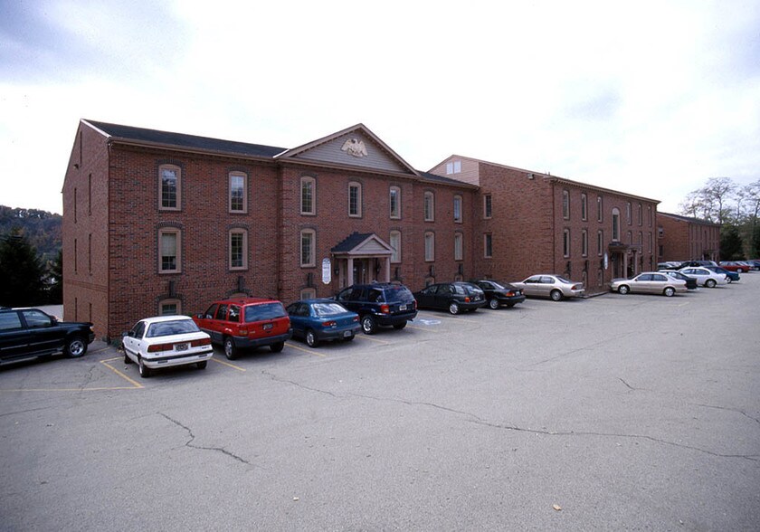 1330-1360 Old Freeport Rd, Pittsburgh, PA à louer - Photo du bâtiment - Image 2 de 15