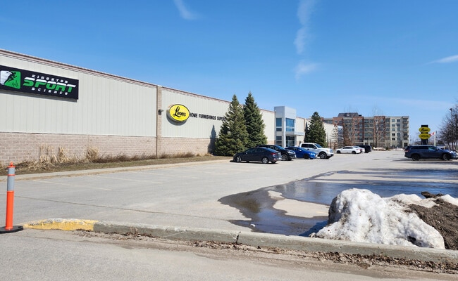 Plus de détails pour 2730 Princess St, Kingston, ON - Industriel à vendre