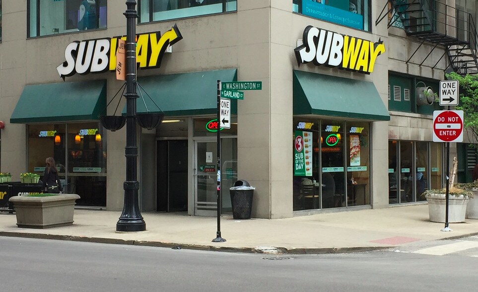 111 N Wabash Ave, Chicago, IL à louer - Photo du bâtiment - Image 2 de 65