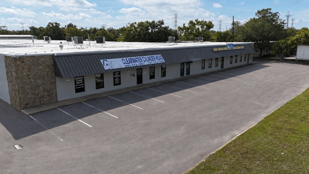5100 Ulmerton Rd, Clearwater, FL à louer - Photo du bâtiment - Image 1 de 5