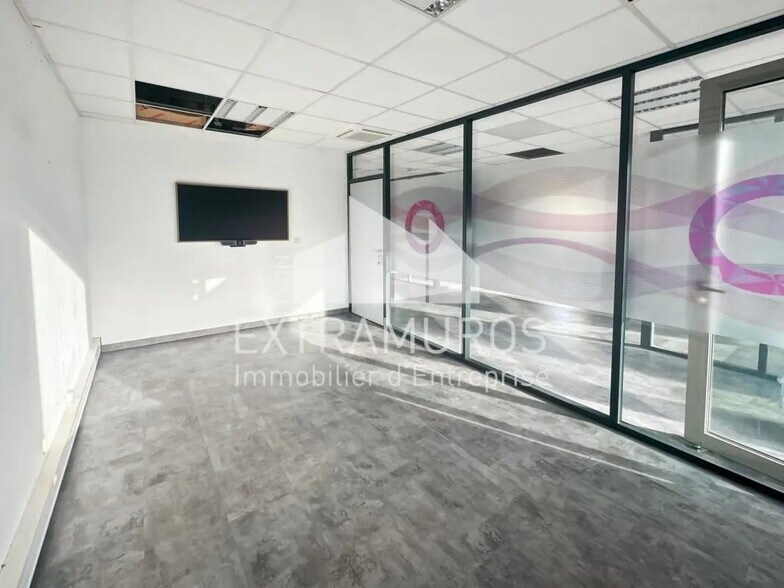Bureau dans Francheville à vendre - Photo du bâtiment - Image 2 de 10