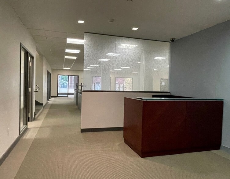 401 E Market St, Charlottesville, VA for lease - Interior Photo - Image 2 of 13