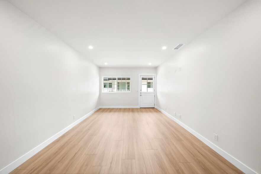 1805 Clay St, Newport Beach, CA for sale - Building Photo - Image 3 of 18