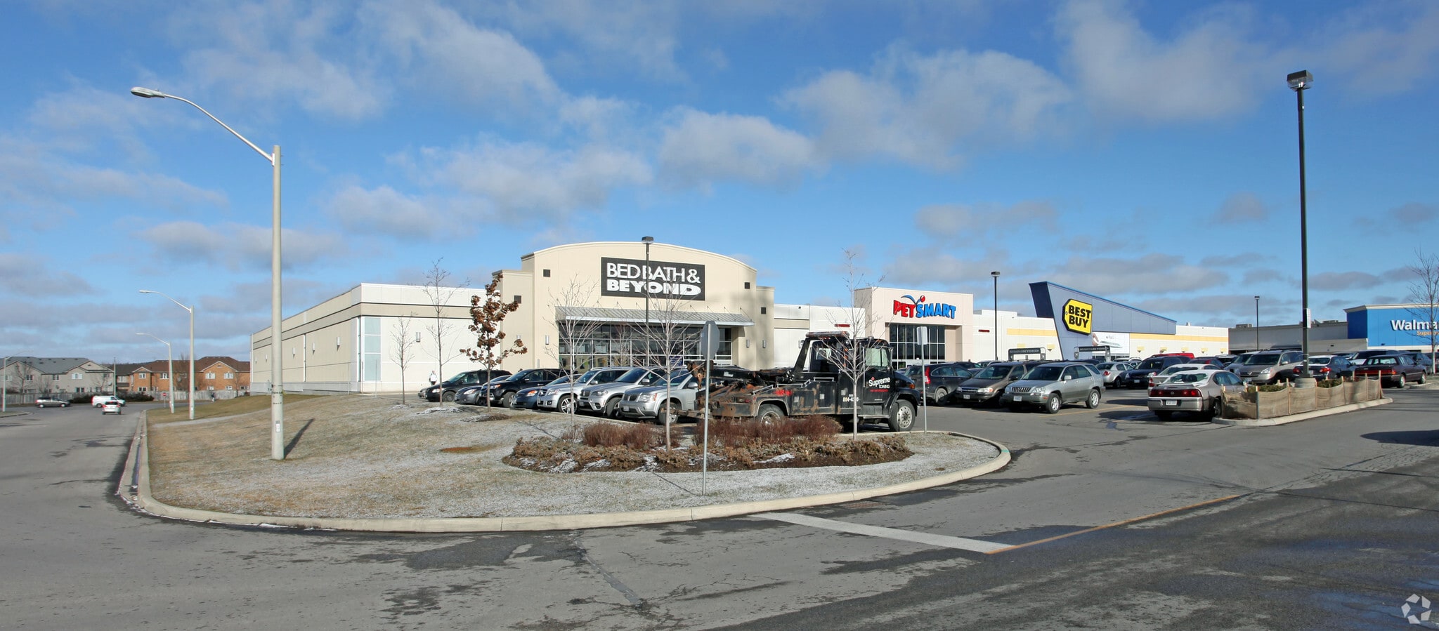 225 High Tech Rd, Richmond Hill, ON for lease Primary Photo- Image 1 of 3