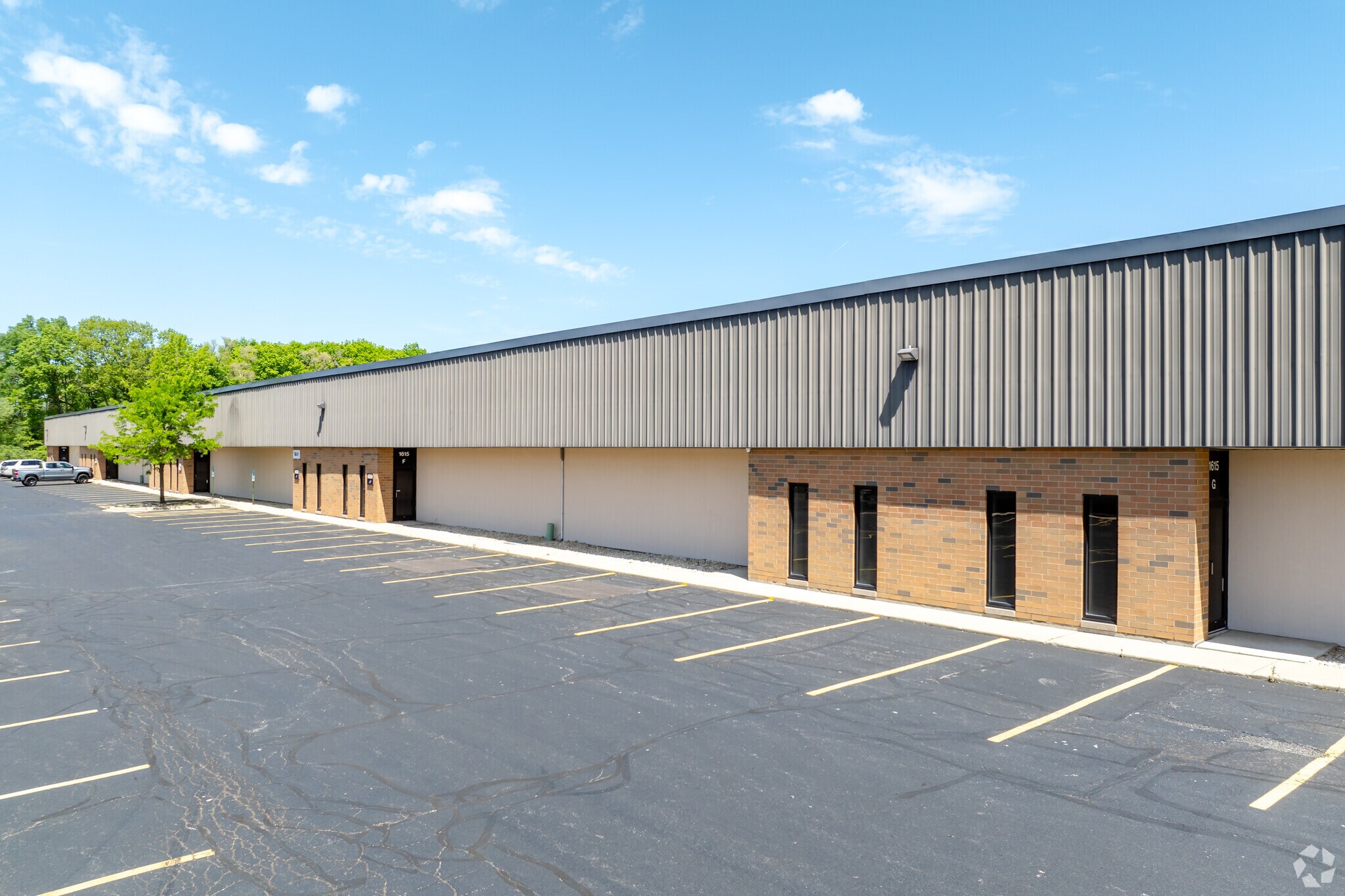 1605 Dundee Ave, Elgin, IL for lease Building Photo- Image 1 of 6