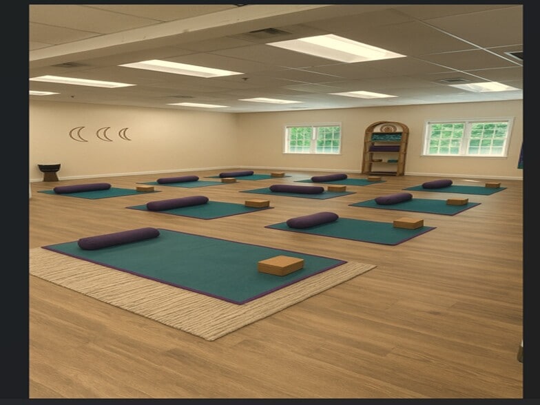 75 Berlin Rd, Cromwell, CT for lease - Interior Photo - Image 2 of 7